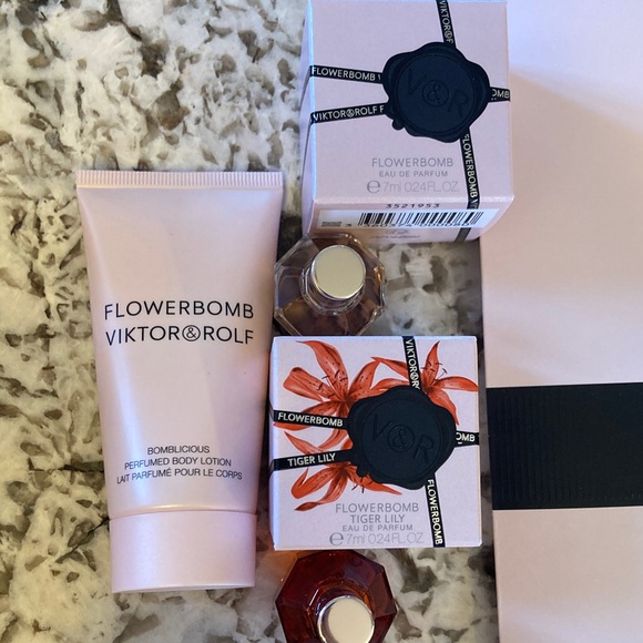 Viktor & Rolf Pink Floral Accessory - Picture 2 of 4